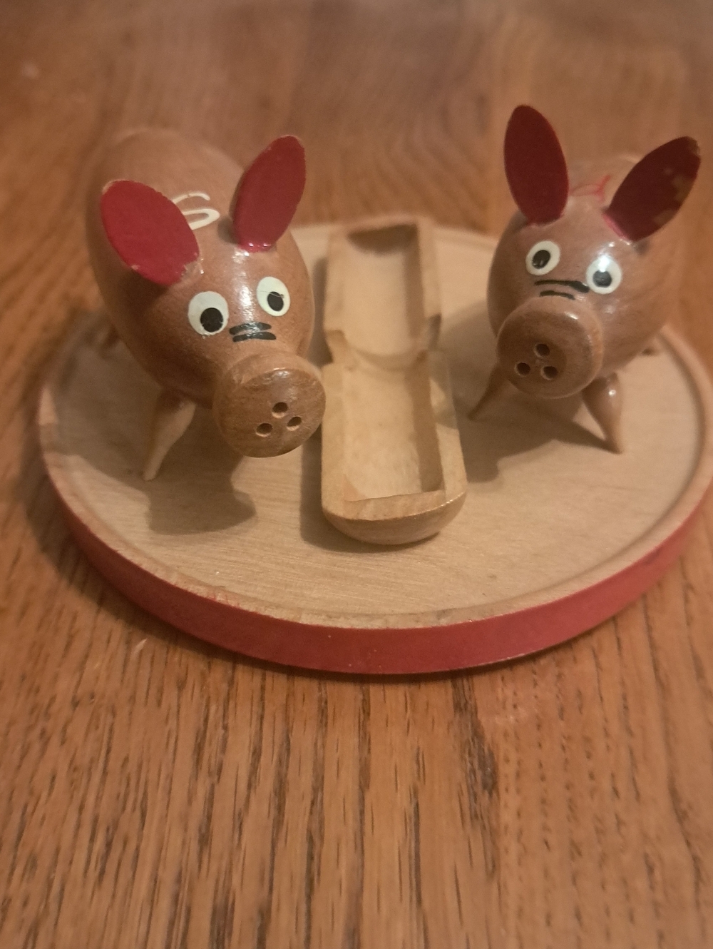 Vtg. MCM Farmhouse Mini Wood Pig Salt Pepper Shakers On Stand